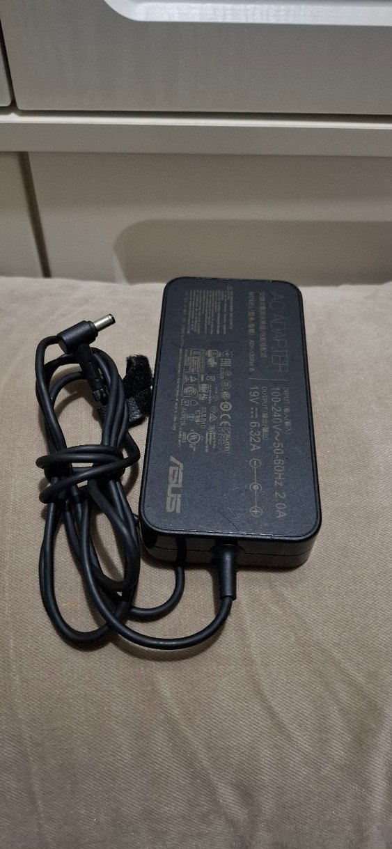 Siyah Asus Laptop Adaptörü - Görsel 2