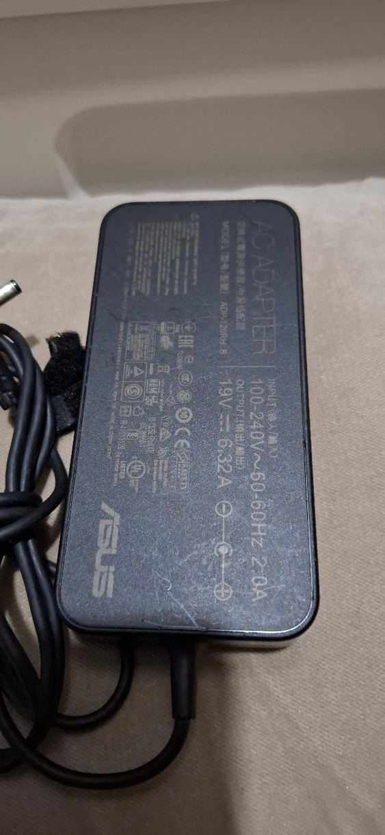 Siyah Asus Laptop Adaptörü - Görsel 3