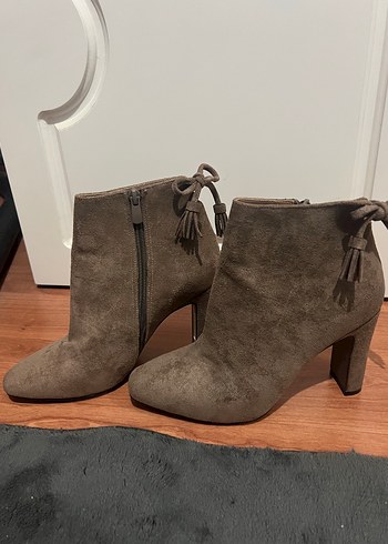 37 Beden Bej Süet Stiletto Topuklu Kadın Bot