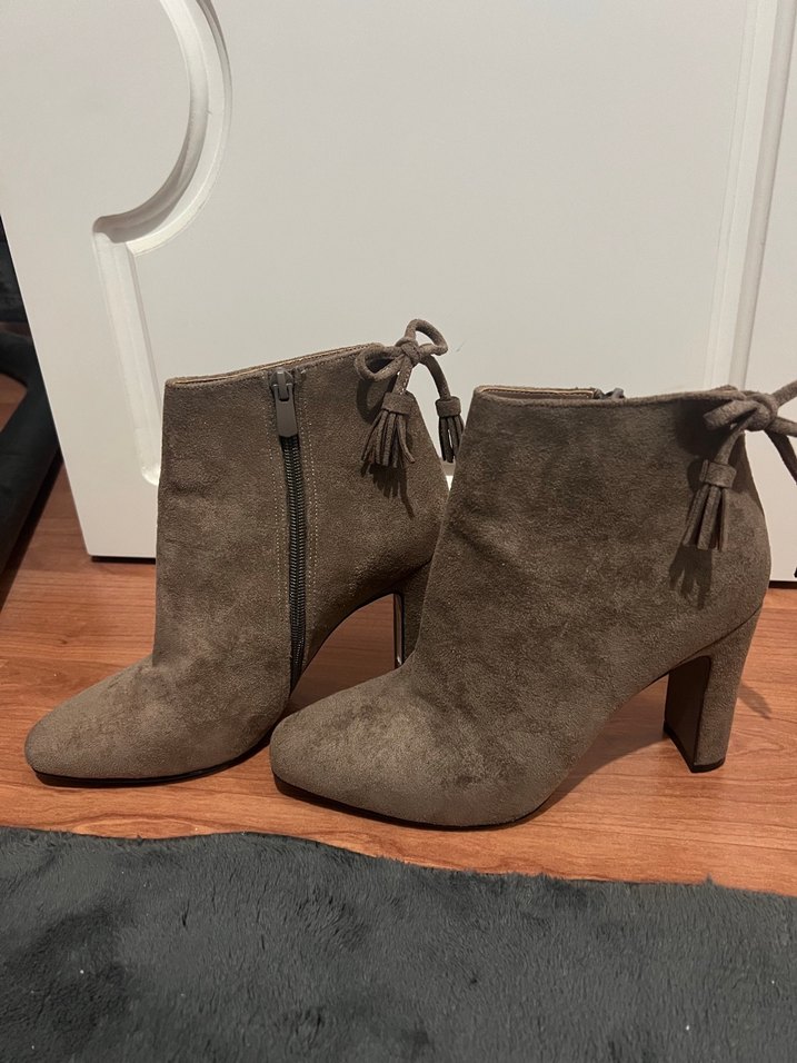 Bej Süet Stiletto Topuklu Kadın Bot - Görsel 2