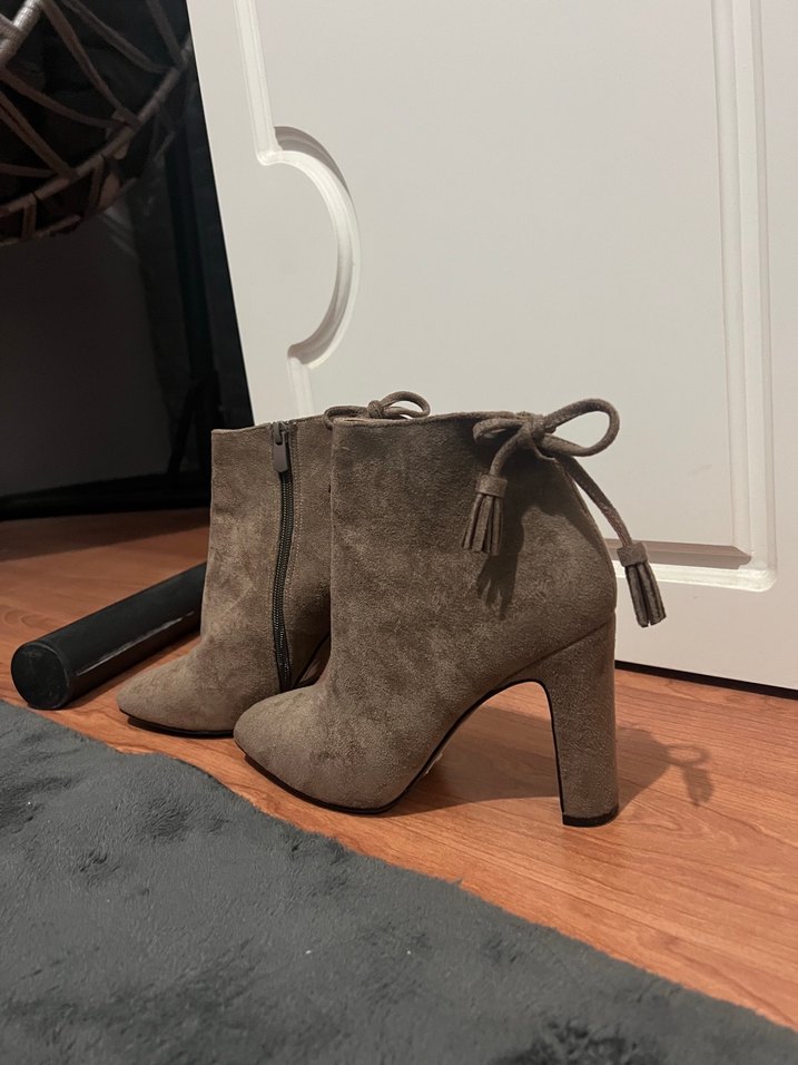 Bej Süet Stiletto Topuklu Kadın Bot - Görsel 3