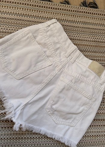 Beyaz Mini Kadın Denim Şort - Görsel 3