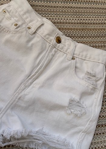 Beyaz Mini Kadın Denim Şort - Görsel 2