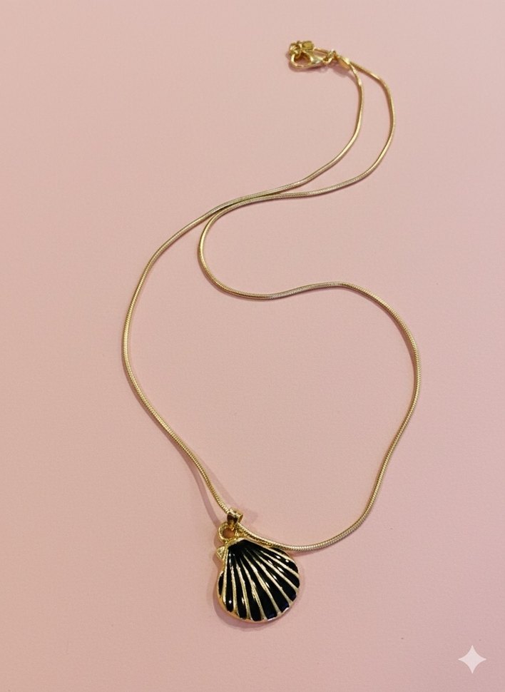Kısa Zincirli Parlak Altın Deniz Kabuklu Kolye - Görsel 2