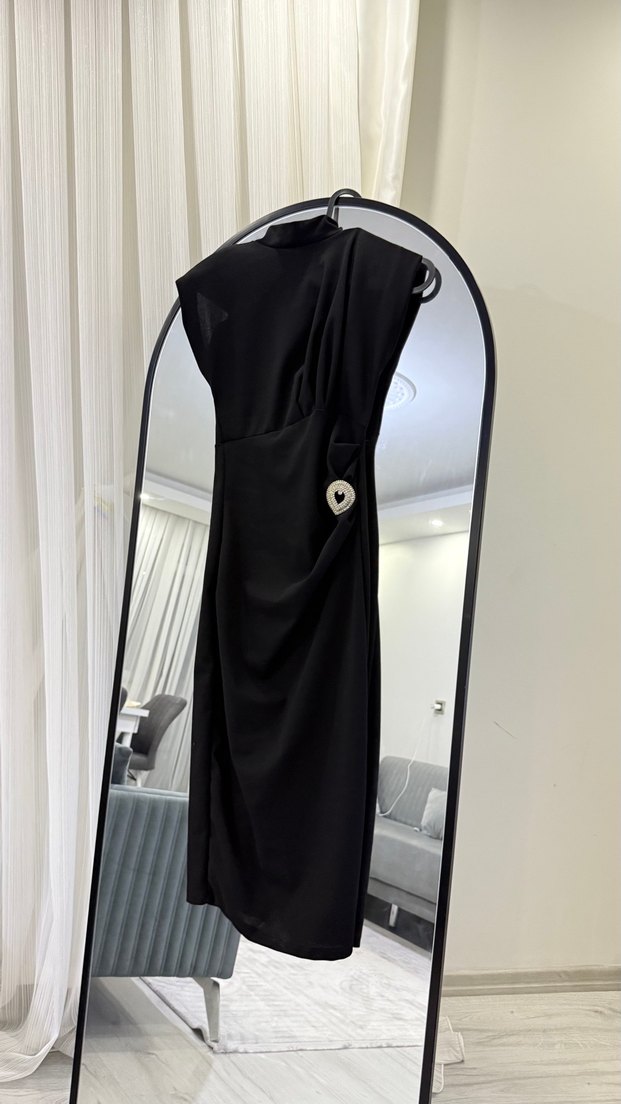 Siyah Nakışlı Uzun Kadın Elbise - Görsel 2