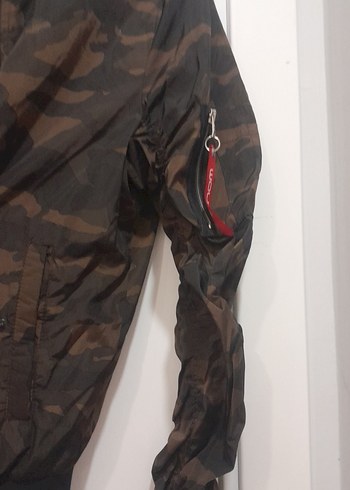 kadın Kamuflaj Desenli Rahat Kesim Ceket - Görsel 3