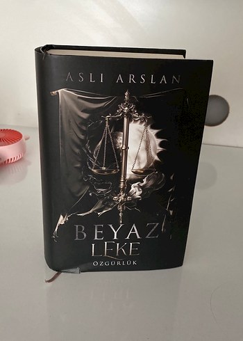 Beyaz Leke - Aslı Arslan