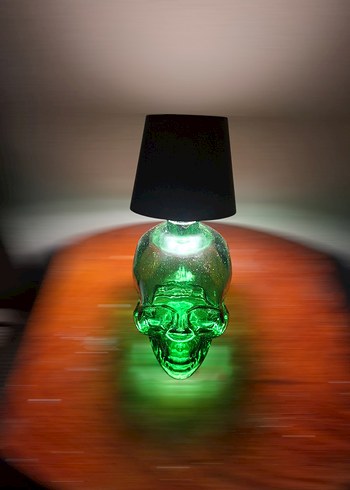 Koyu Yeşil Kafatası Tasarımlı Masa Lambası - Görsel 2