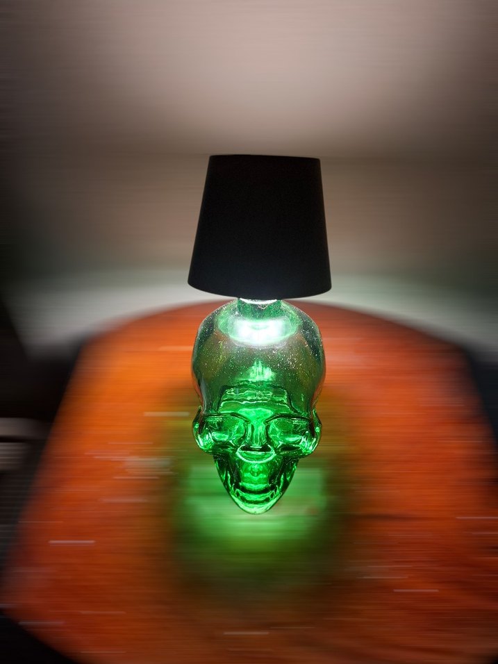Koyu Yeşil Kafatası Tasarımlı Masa Lambası - Görsel 2