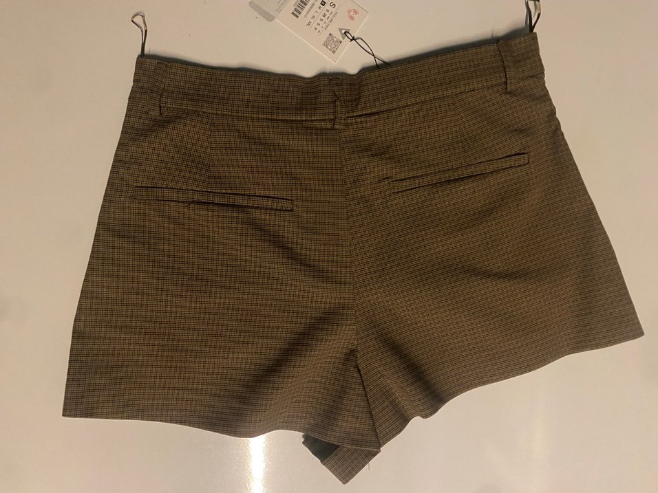 PİNELİ DÜĞMELİ ŞORT - Görsel 3