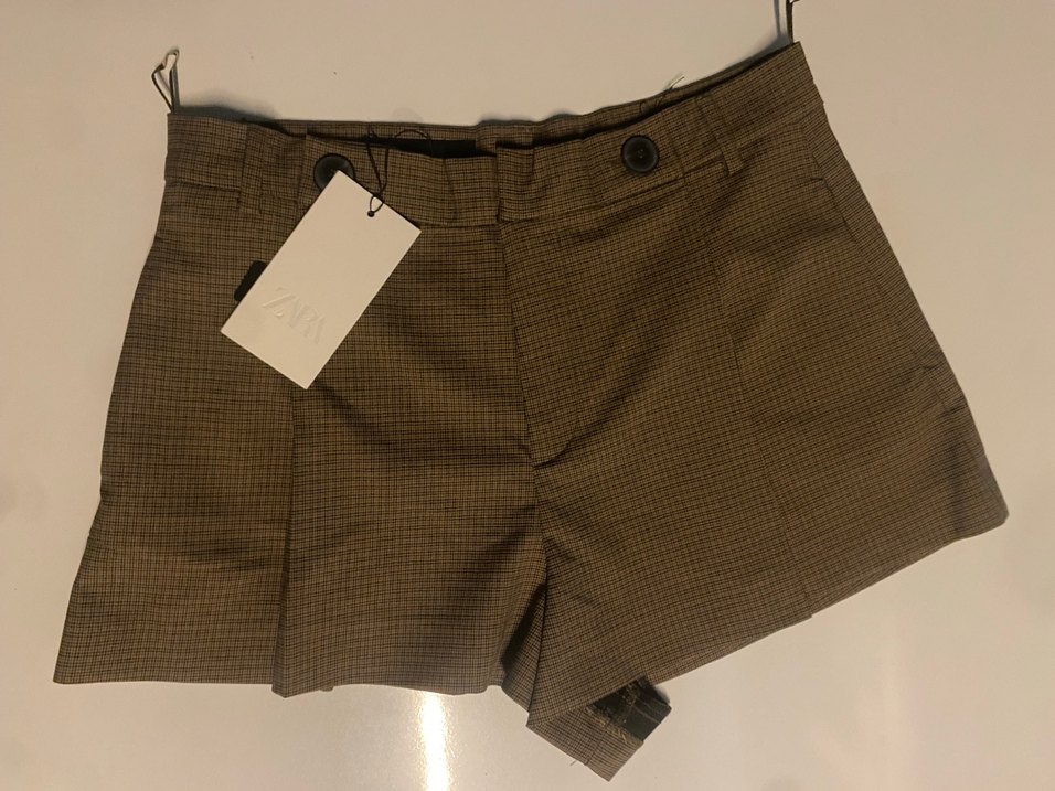 PİNELİ DÜĞMELİ ŞORT - Görsel 2