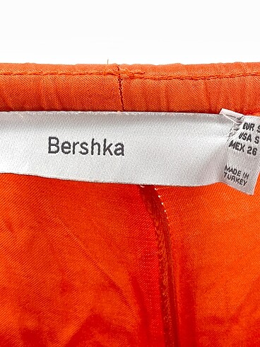 s Beden turuncu Renk Bershka Düz Kesim %70 İndirimli.