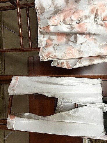 m Beden Saten Pijama Gecelik Takımı | Çiçek Desenli Yavruağzı Beyaz