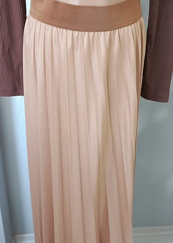 Bej Pileli Kadın Uzun Etek - Görsel 3