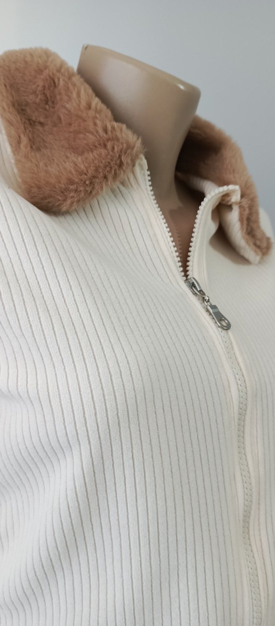 Peluş Yaka Düğmeli Bej Kadın Kazak - Görsel 2