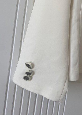 Düğmeli Beyaz Mini Kadın Blazer - Görsel 5