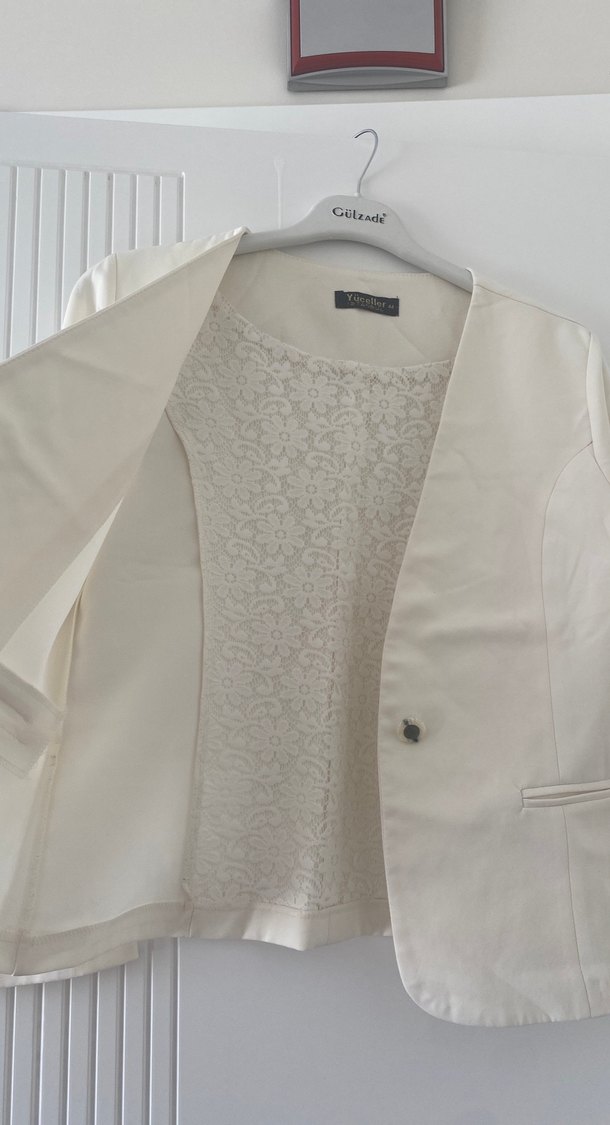 Düğmeli Beyaz Mini Kadın Blazer - Görsel 2