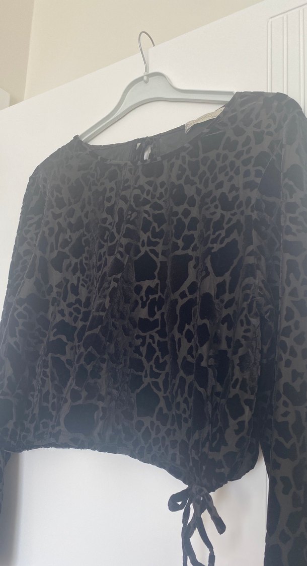 Siyah Kadife Bağcıklı Uzun Kollu Bluz - Görsel 3