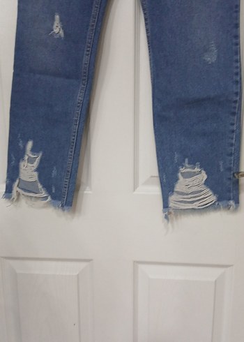 Stradivarius Kadın Mavi Denim Yırtık Paça Jean