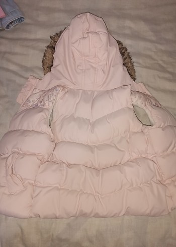 Kız Çocuk Pembe Kapüşonlu Kürklü Yelek - Görsel 2