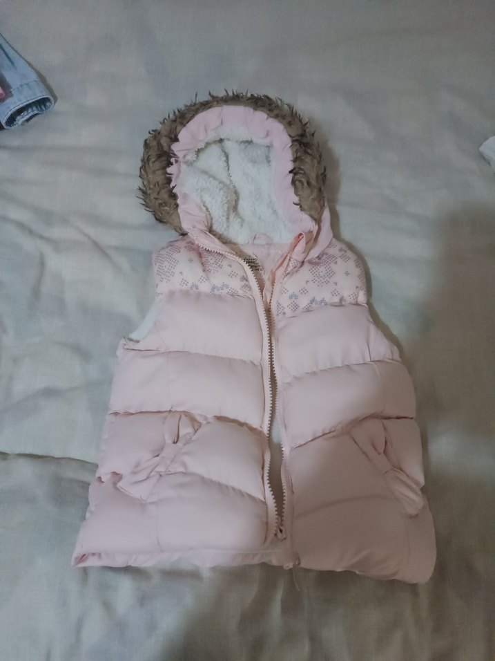 Kız Çocuk Pembe Kapüşonlu Kürklü Yelek - Görsel 5