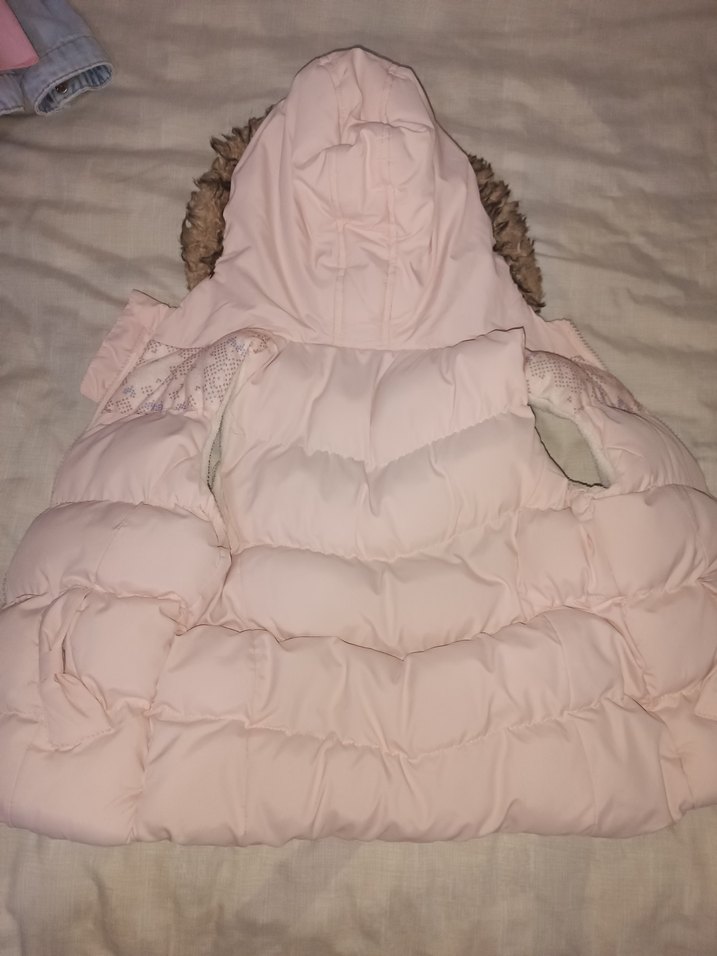 Kız Çocuk Pembe Kapüşonlu Kürklü Yelek - Görsel 2