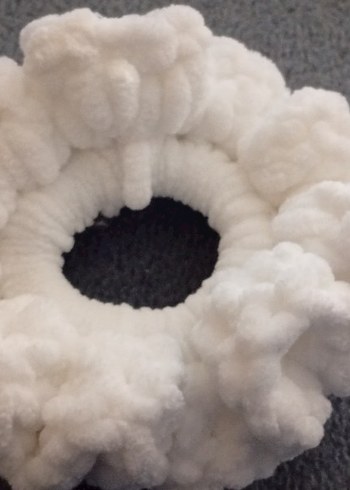 Beyaz Yün Kabartmalı Kadın Saç Tokası - Görsel 3