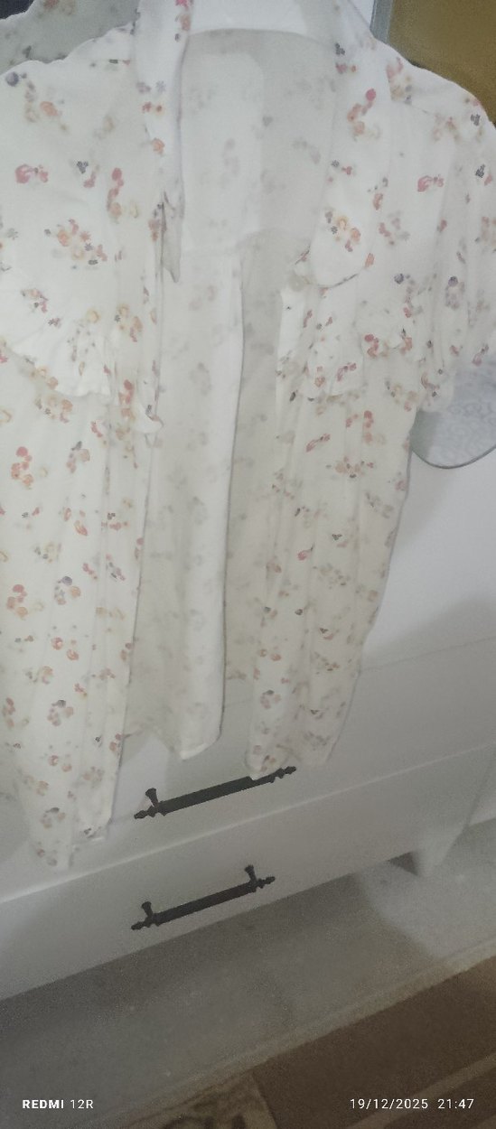 Beyaz Çiçek Desenli Midi Emzirme Sabahlığı - Görsel 4