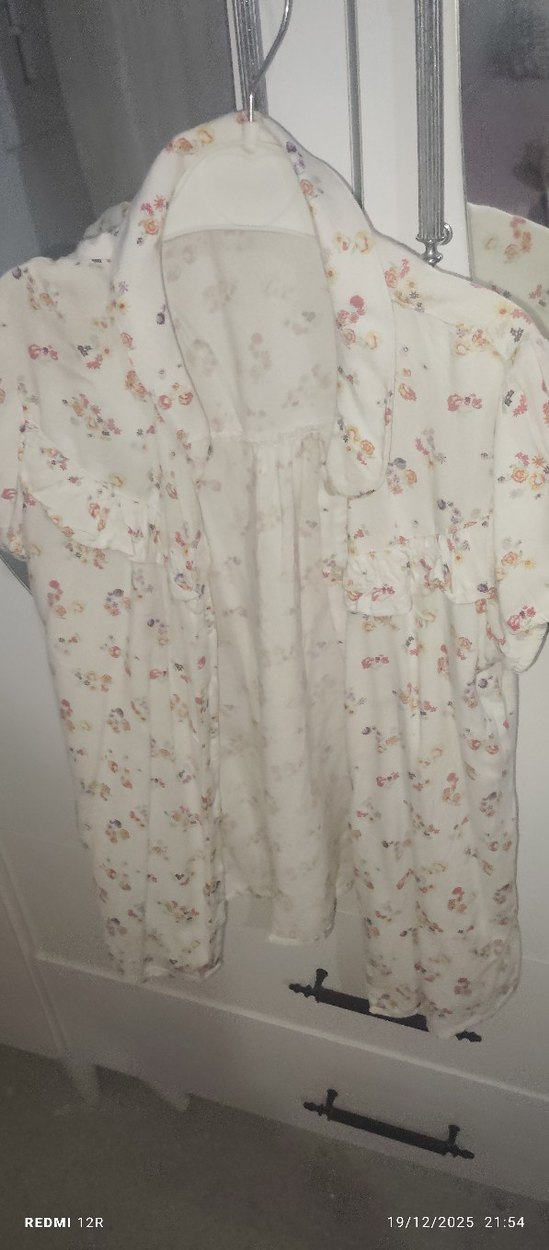 Beyaz Çiçek Desenli Midi Emzirme Sabahlığı - Görsel 3