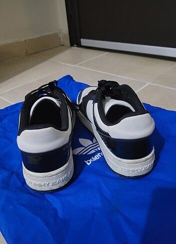 39 Beden Tommy Hilfiger sneaker