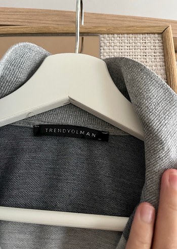 Gri Çizgili Polo Yaka Tişört - Görsel 3