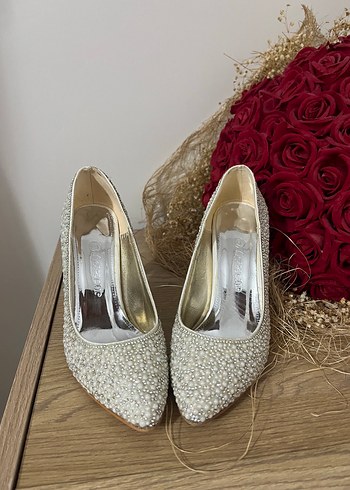 Beyaz İnci Stiletto Topuklu Kadın Ayakkabı - Görsel 4