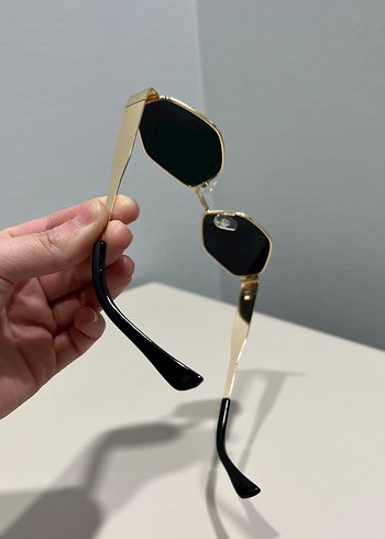 Koyu Siyah Altın Renkli Kadın Gözlüğü - Görsel 3