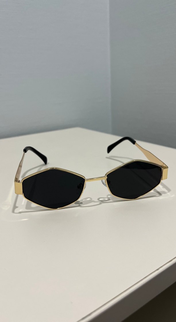 Koyu Siyah Altın Renkli Kadın Gözlüğü - Görsel 2