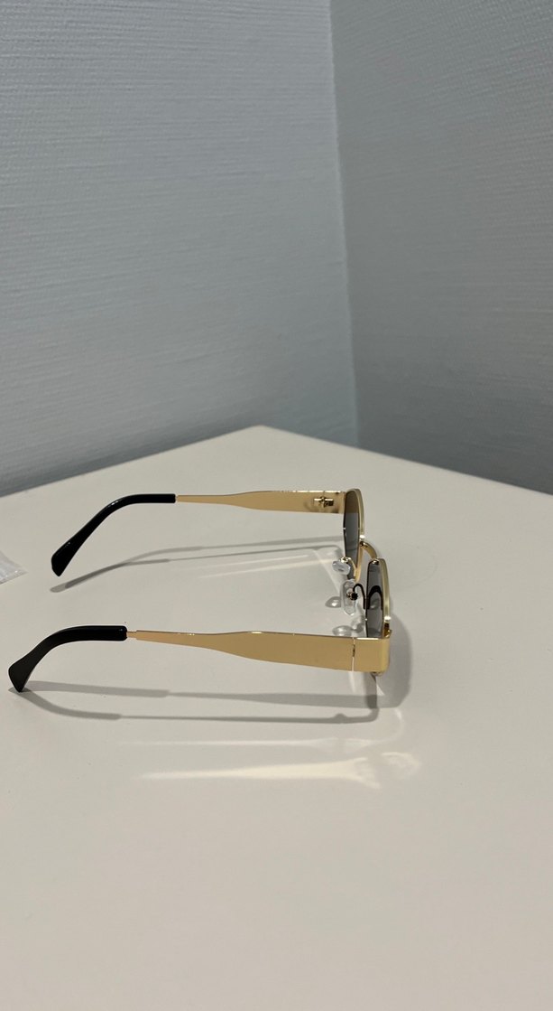 Koyu Siyah Altın Renkli Kadın Gözlüğü - Görsel 4