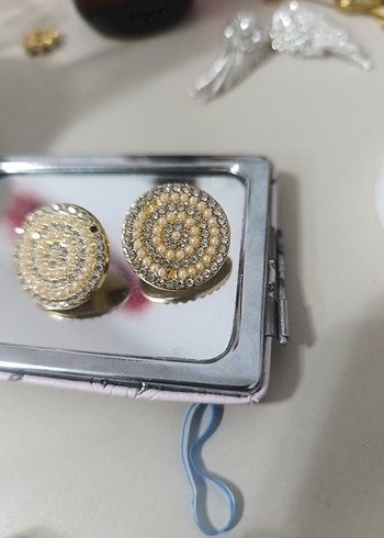 Diğer Bej Mini İşlemeli Düğme Küpe
