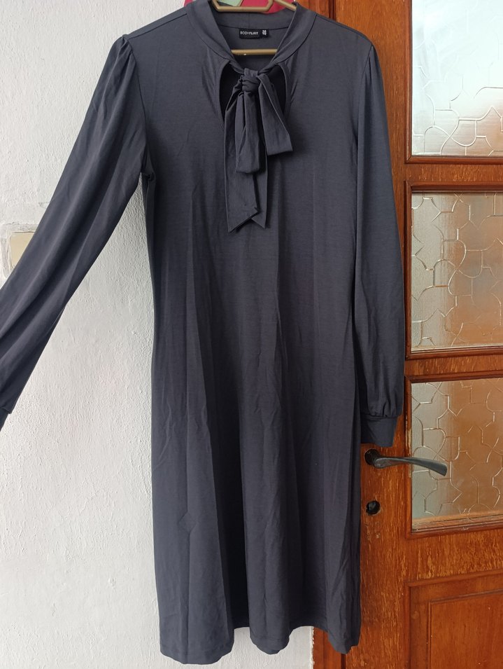 Gri Uzun Kollu Yüksek Yakalı Kadın Elbise - Görsel 4