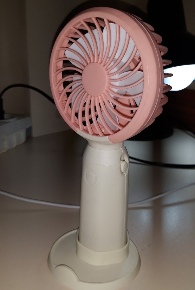 Kahverengi ve gri masaüstü vantilatör - Görsel 5