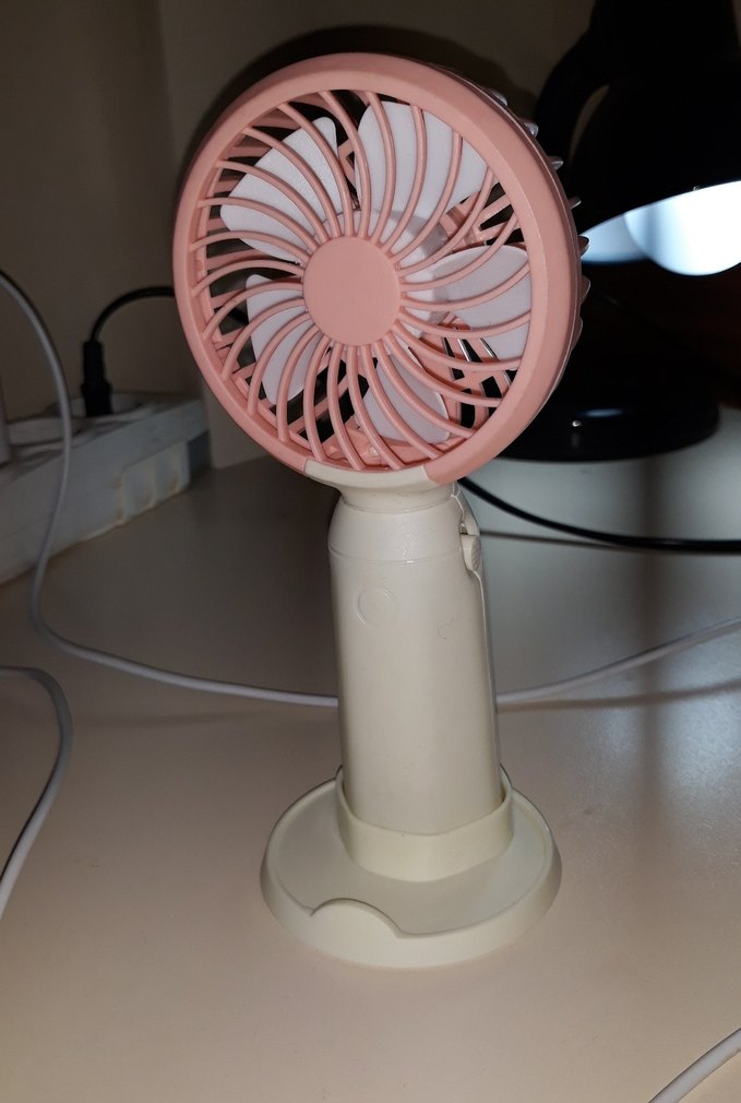 Kahverengi ve gri masaüstü vantilatör - Görsel 2