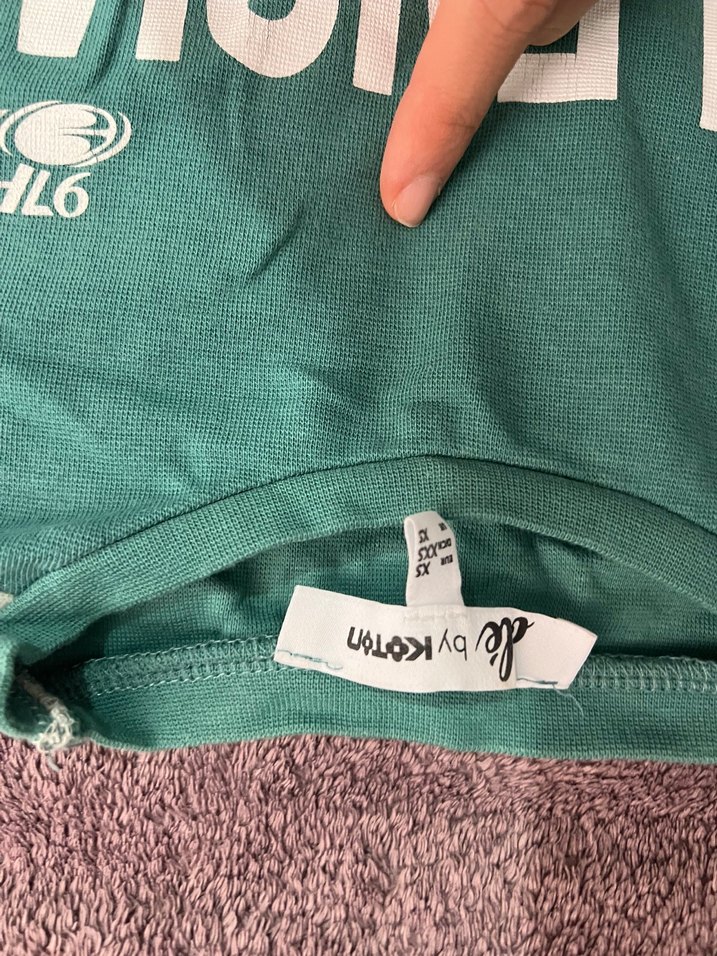 Uzun Kollu V Yaka Baskılı Tişört - Görsel 3