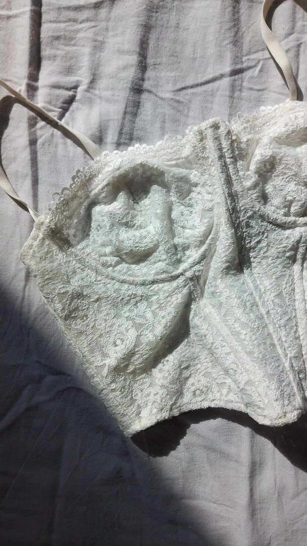 Dantel Detaylı Beyaz Straplez Büstiyer - Görsel 2