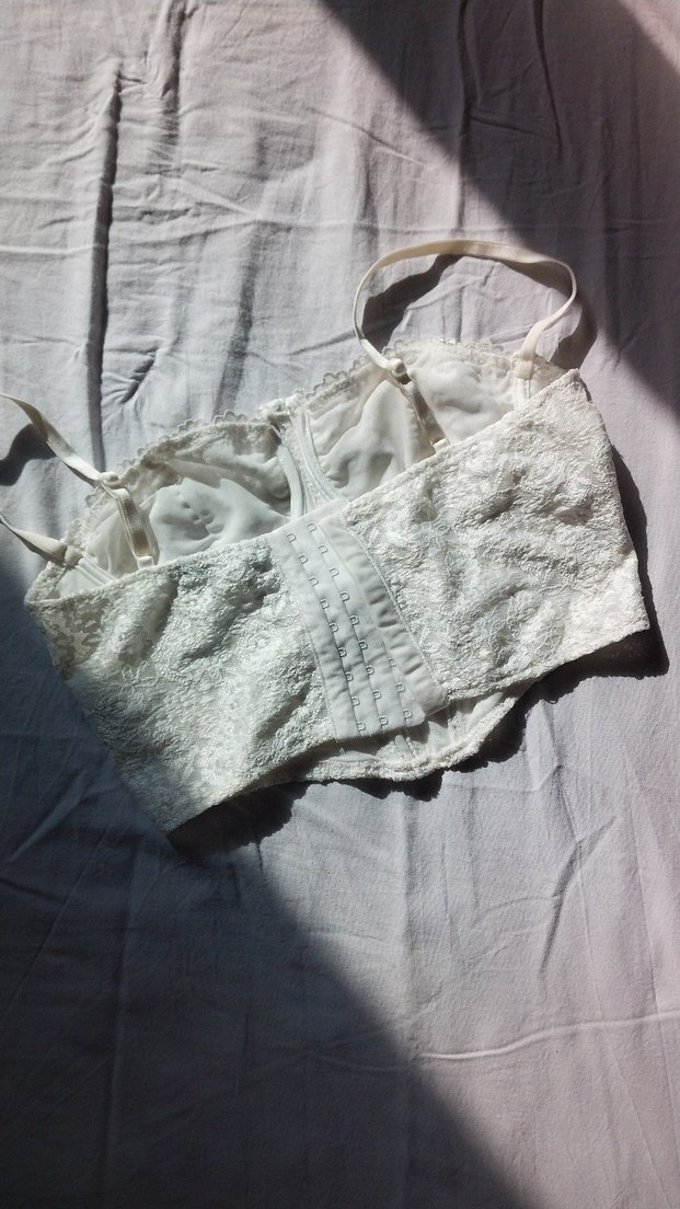 Dantel Detaylı Beyaz Straplez Büstiyer - Görsel 3