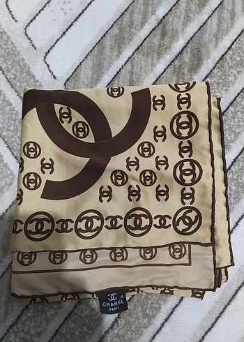 Chanel Zincir Detaylı Kahverengi İpek Eşarp