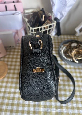 Elle Siyah Deri Nakışlı Fermuarlı Kadın Çanta