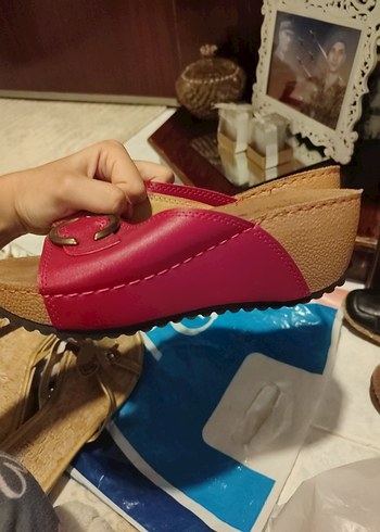 Pembe Tokalı Dolgu Topuk Kadın Terlik - Görsel 2