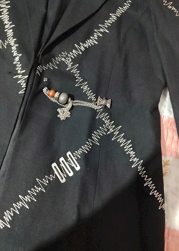 Düğmeli Nakışlı Siyah Uzun Blazer Vatkalı - Görsel 2