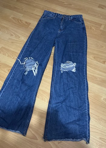 28 Beden Kadın Lacivert Yırtık Bol Kesim Jean
