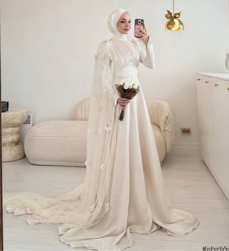 Uzun Kollu Etnik Desenli Beyaz Tesettür Abiye - Görsel 2