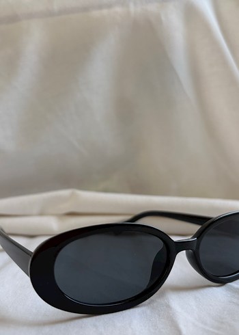 Siyah Minimalist Oval Güneş Gözlüğü