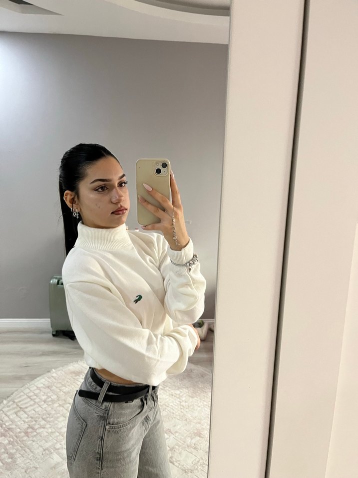 Yüksek Yakalı Beyaz Uzun Kollu Kadın Bluz - Görsel 2